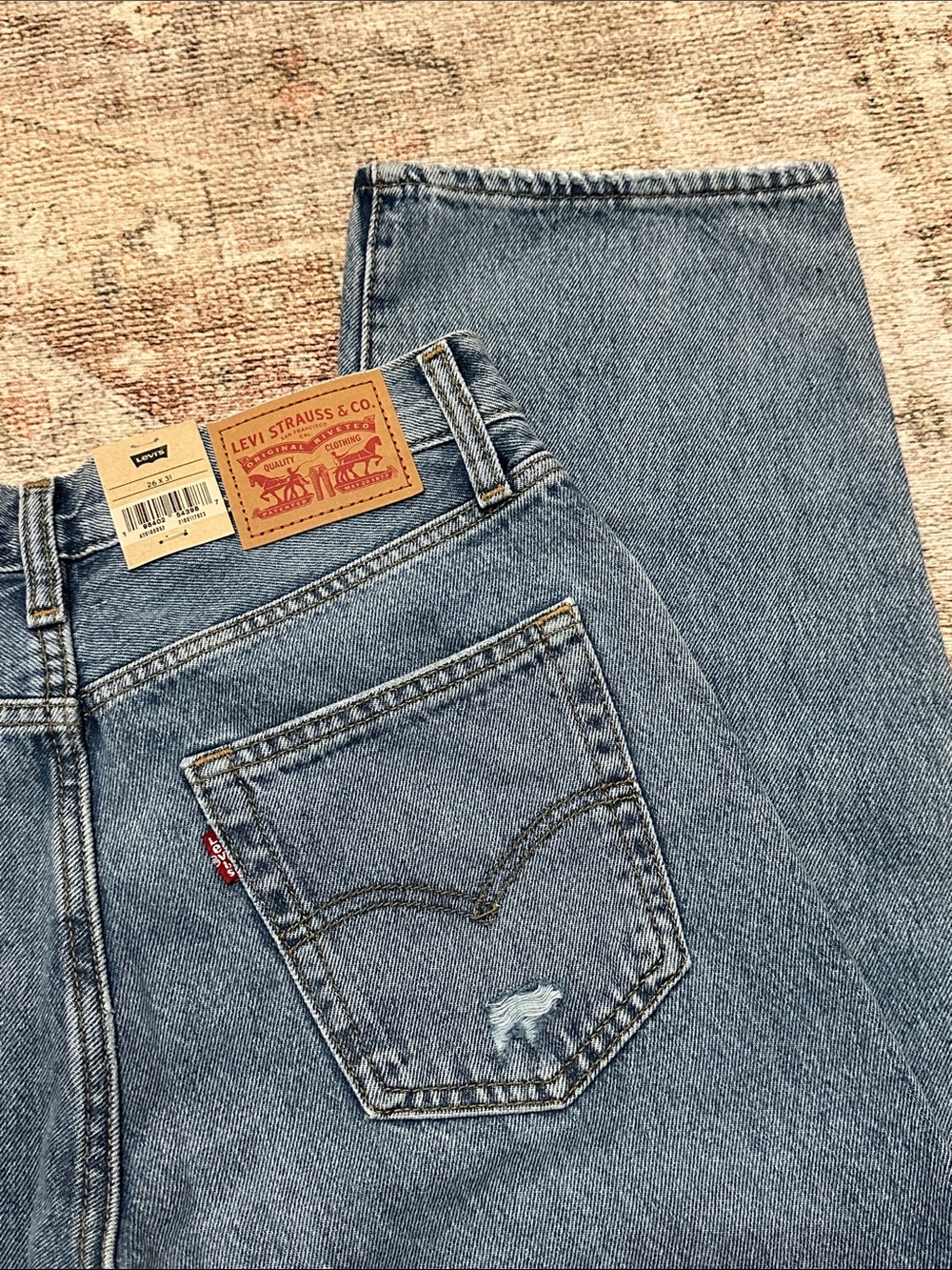 Woman’s NWTs 26x31 ‘94 Baggy Levi’s Jeans - Picture 10 of 11